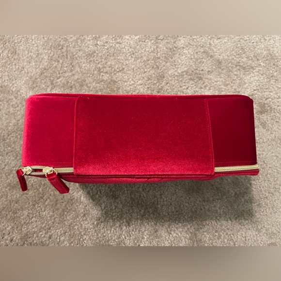 🎉Host Pick🎉 NWOT Estee Lauder Red Velvet Train Case - Picture 6 of 10